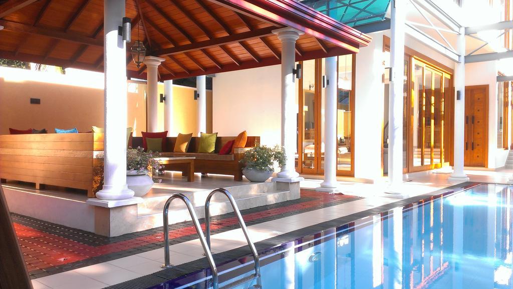 White Palace Hotel Гампа Екстериор снимка